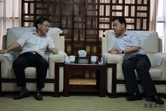 20150722省党代表李金冬走访调研红星商圈商会“两代表一委员”工作室