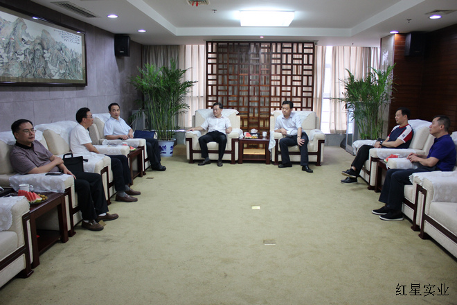 20150722省党代表李金冬走访调研红星商圈商会“两代表一委员”工作室