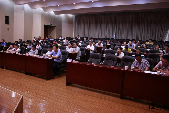 参学人员认真听讲