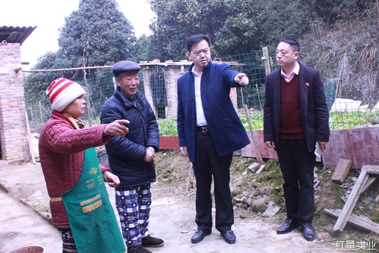 白竹村里走亲戚 红星帮扶暖人心4.jpg