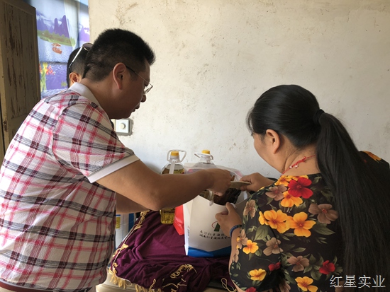 红星国际展览夏日帮扶“送清凉”