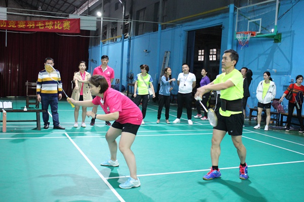 球场逐鹿 谁主沉浮1.jpg