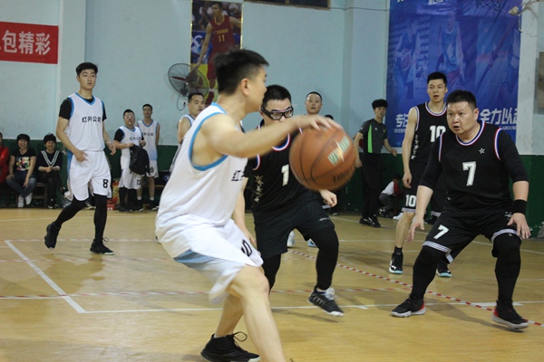 球场逐鹿 谁主沉浮2.jpg