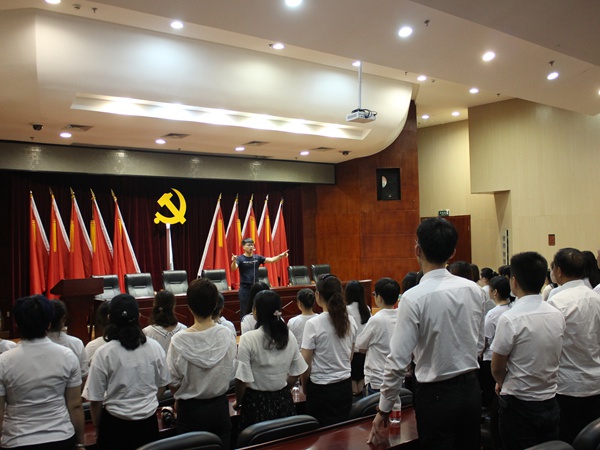 奋进新红星 深情颂祖国1.jpg