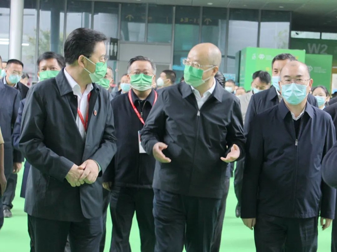 集团党委书记、董事长罗跃陪同各级领导巡馆