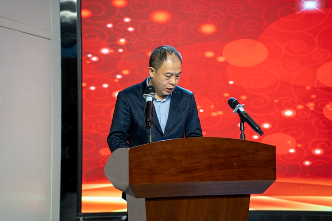 执行总经理吴波作了题为《砥砺农业初心 融合流通产业 用干劲和激情建设现代化幸福新红星》的工作报告